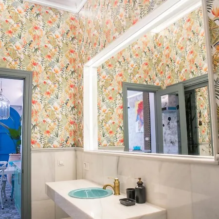 Cubanito Primera Linea Bajondillo Apartman *